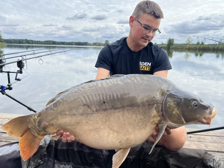 Łowisko Gosławice, stanowisko numer 20, waga 21kg, kulka Magdonald, łowiący Huber Pawlaczyk. 2.jpeg